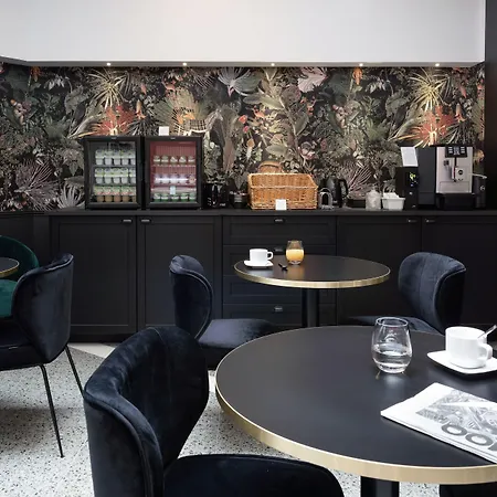 31 - Tour Eiffel Hotel