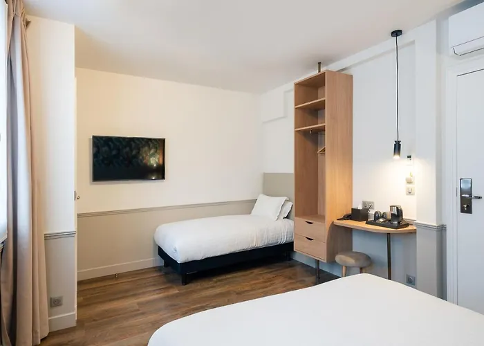 31 - Tour Eiffel Hotel