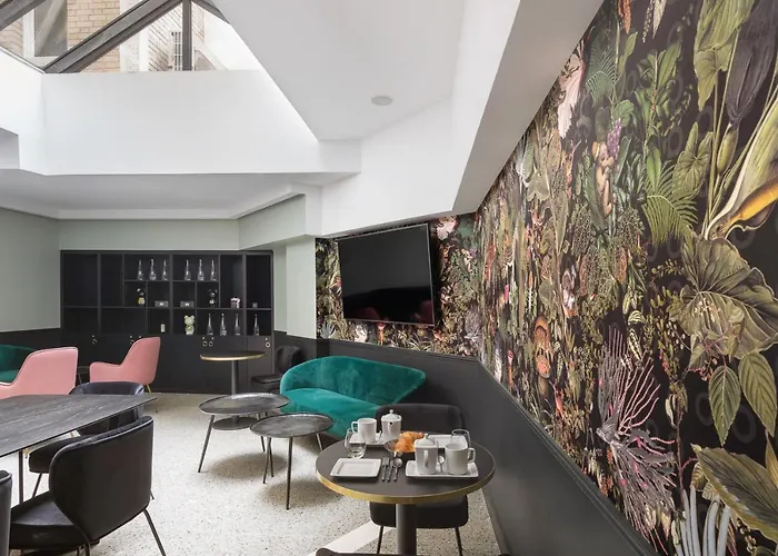 31 - Tour Eiffel Hotel