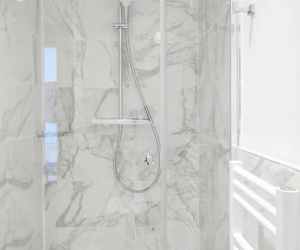 31 - Tour Eiffel Hotel