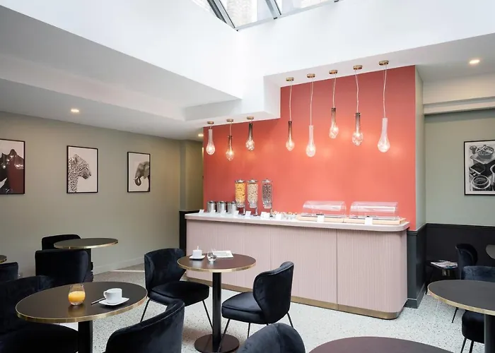 31 - Tour Eiffel Hotel 3*