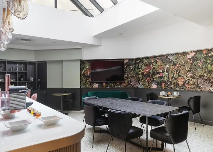 31 - Tour Eiffel 3* Parigi