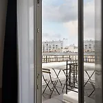 31 - Tour Eiffel 3* פריז