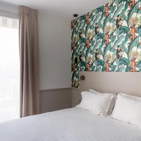 31 - Tour Eiffel 3* Paris