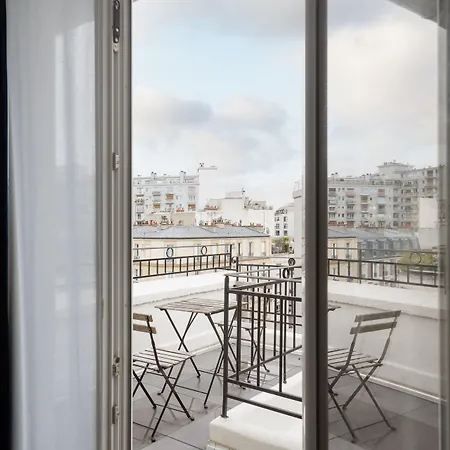 31 - Tour Eiffel Hotel